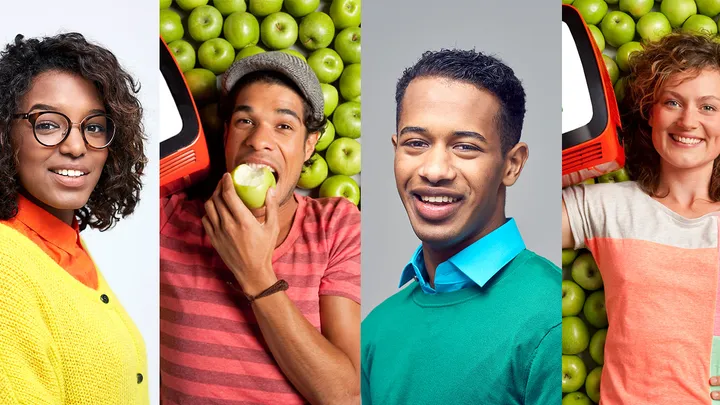 Links ligt oud-presentator Maurice tussen groene appels en eet zelf ook een appel en rechts staat oud-presentator Habtamu glimlachend op een portretfoto